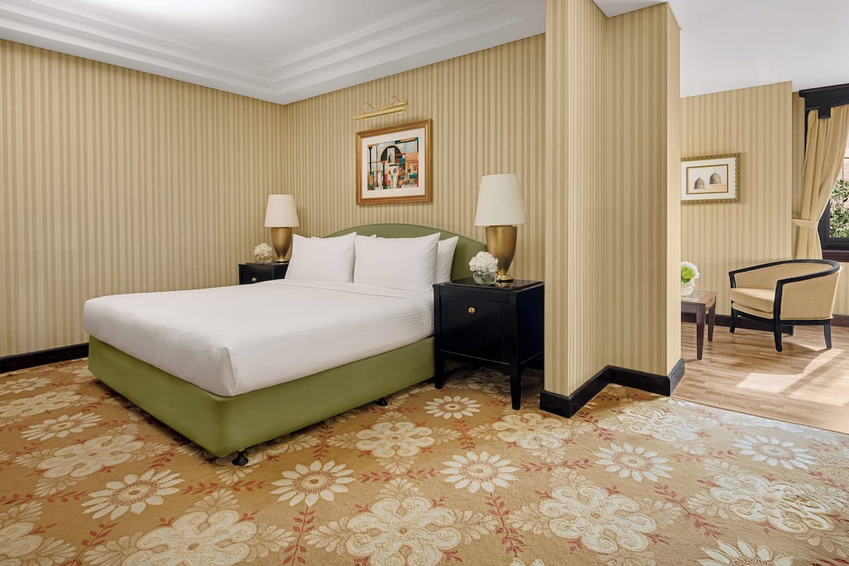 1 bedroom, Frette Italian sheets, premium bedding, down comforters