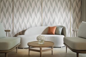 Chambre Prestige, 1 très grand lit, accès à la piscine (Direct) | Draps italiens de Frette, literie de qualité, couette en duvet, minibar