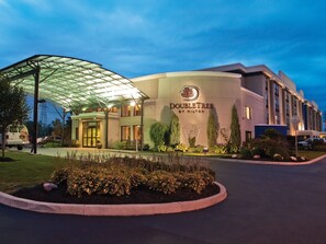 Exterior - DoubleTree by Hilton Hotel Buffalo - Amherst (Buffalo)