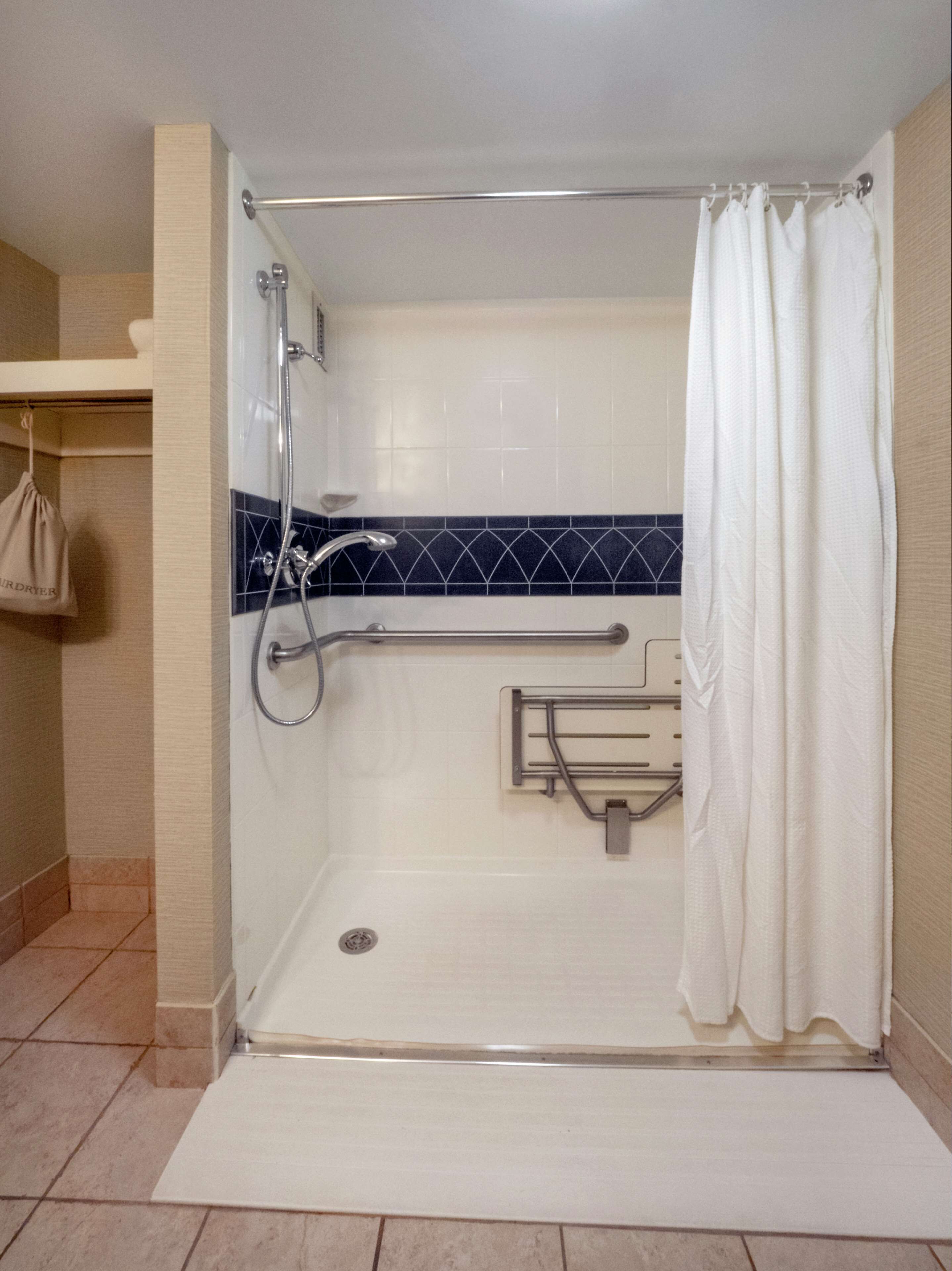 standard room, 1 king bed | bathroom | shower, free toiletries, hair dryer, towels