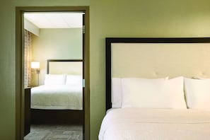 Family Room, 1 King Bed | Hypo-allergenic bedding, pillowtop beds, in-room safe, desk