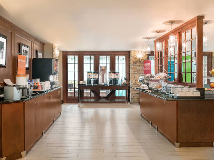 Buffet déjeuner gratuit tous les jours