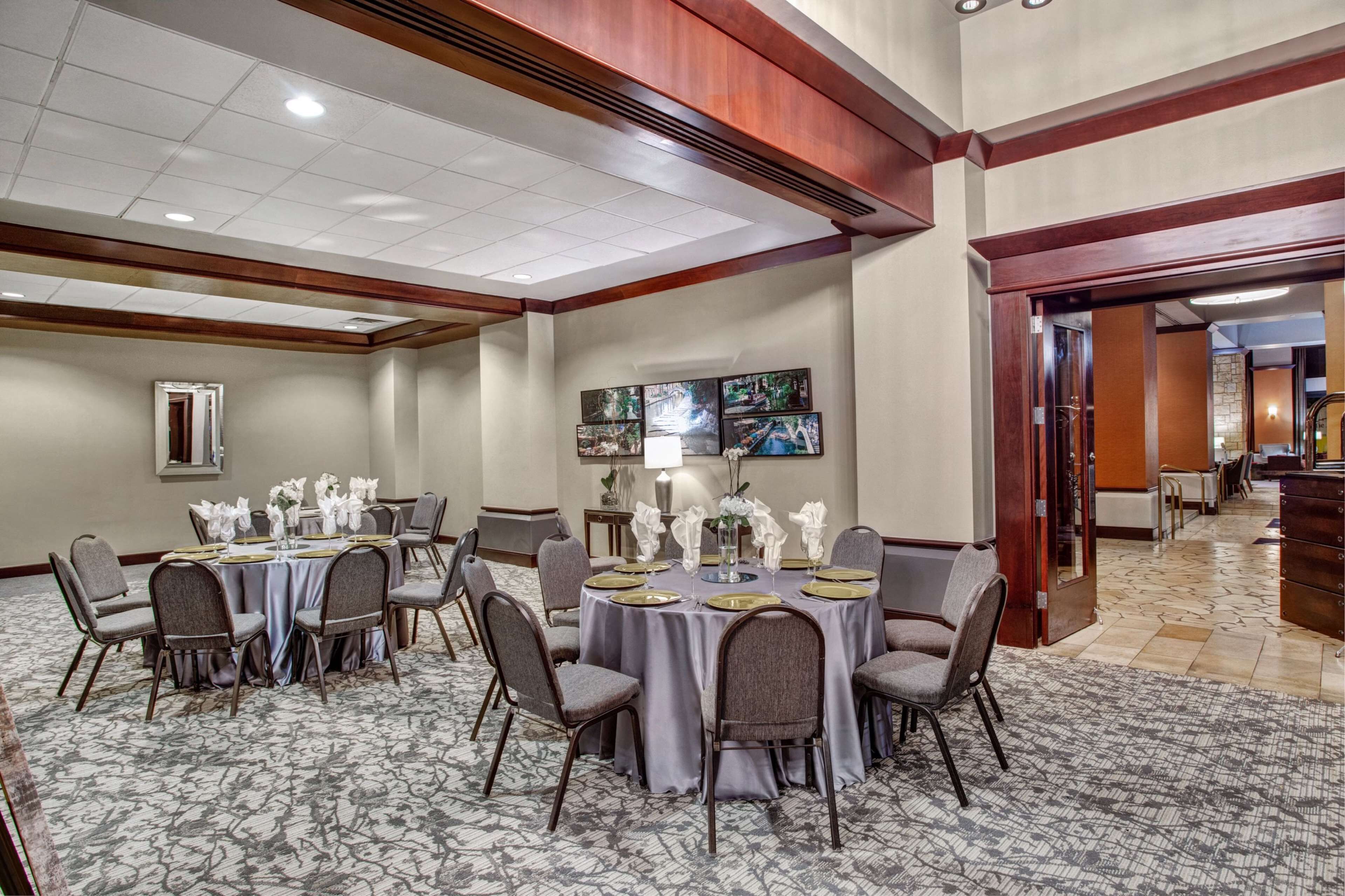 Photo - The Emily Morgan San Antonio - a DoubleTree by Hilton
