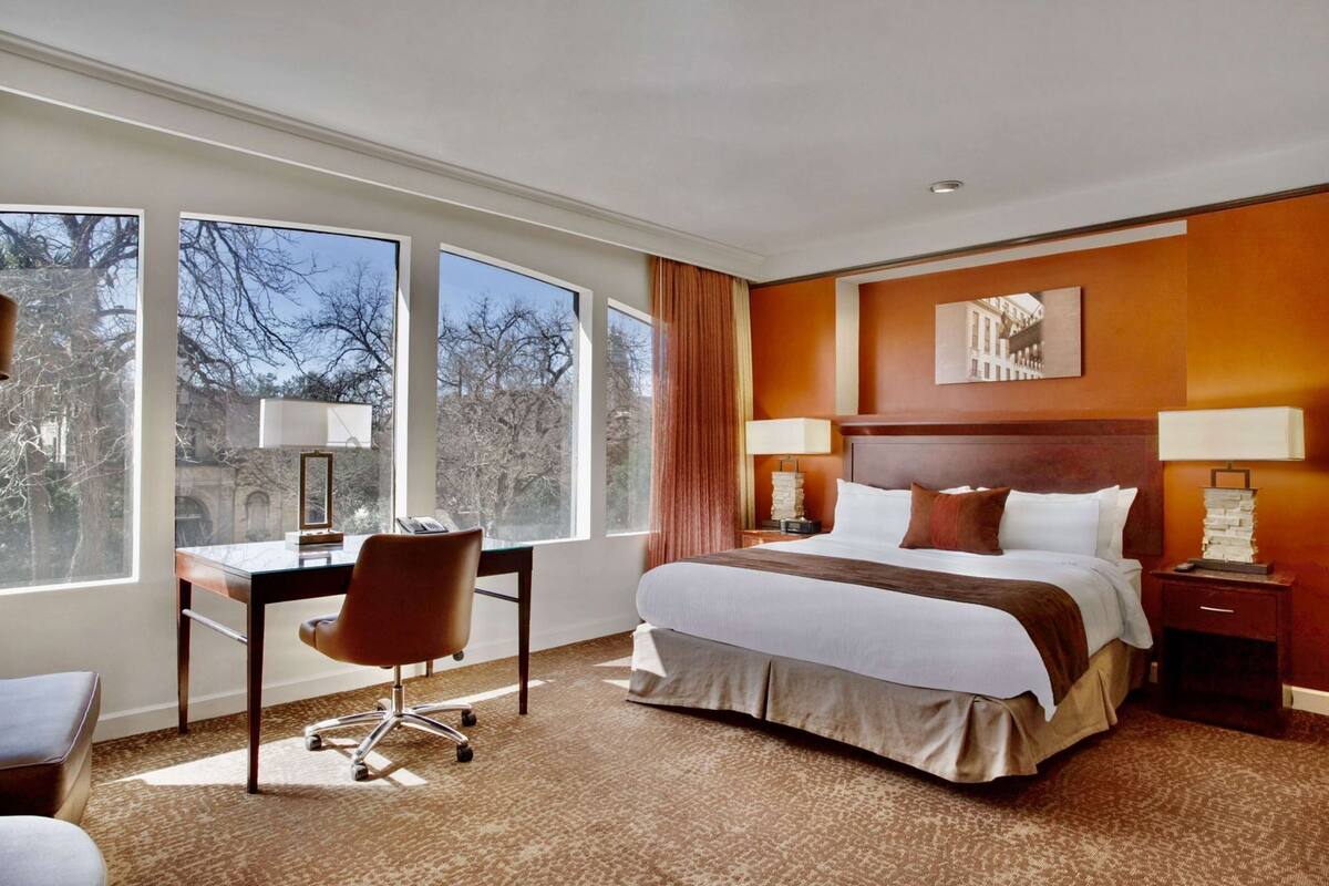 Premium bedding, down comforters, in-room safe, desk