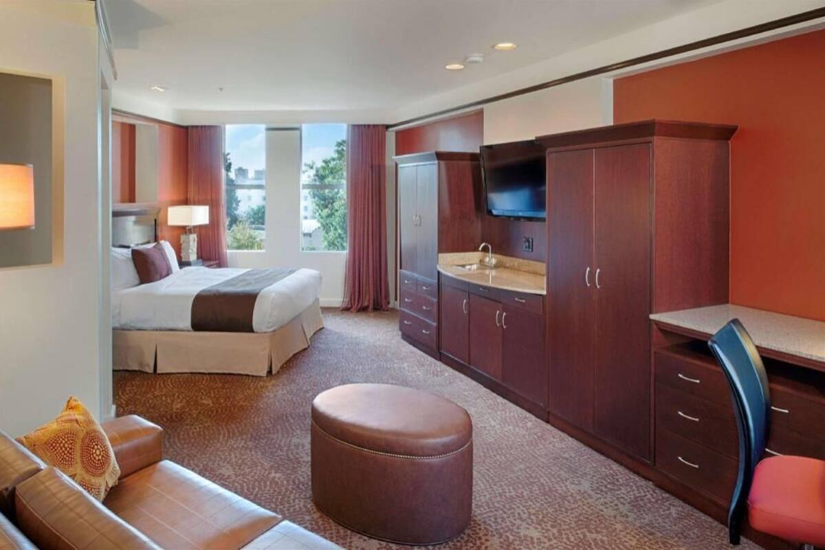 Premium bedding, down comforters, in-room safe, desk