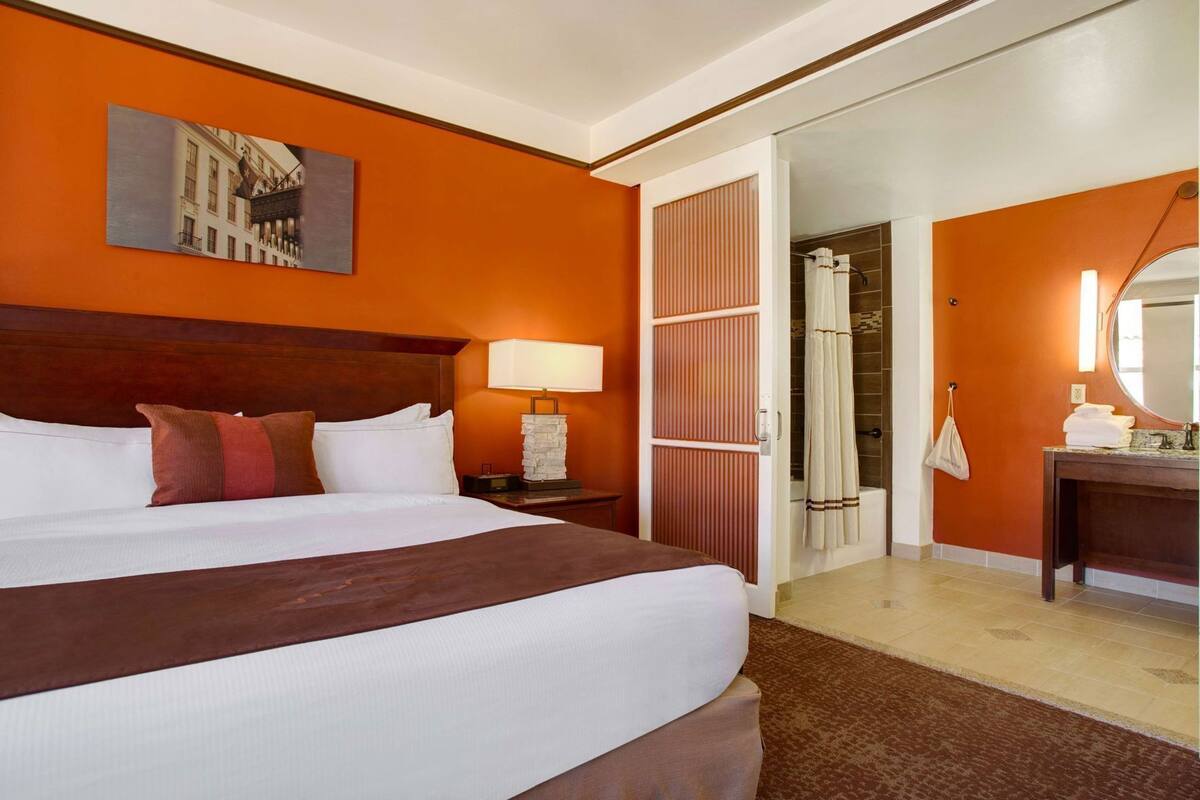Premium bedding, down comforters, in-room safe, desk