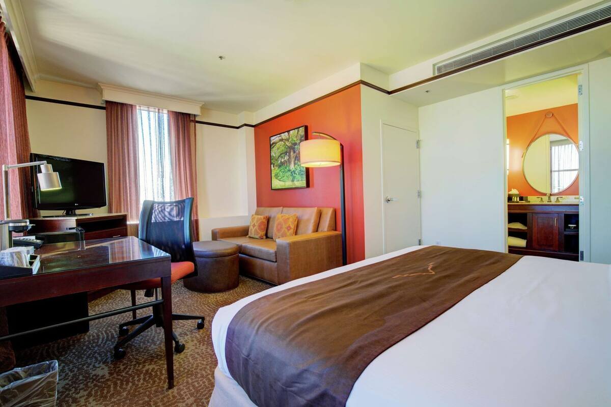 Premium bedding, down comforters, in-room safe, desk