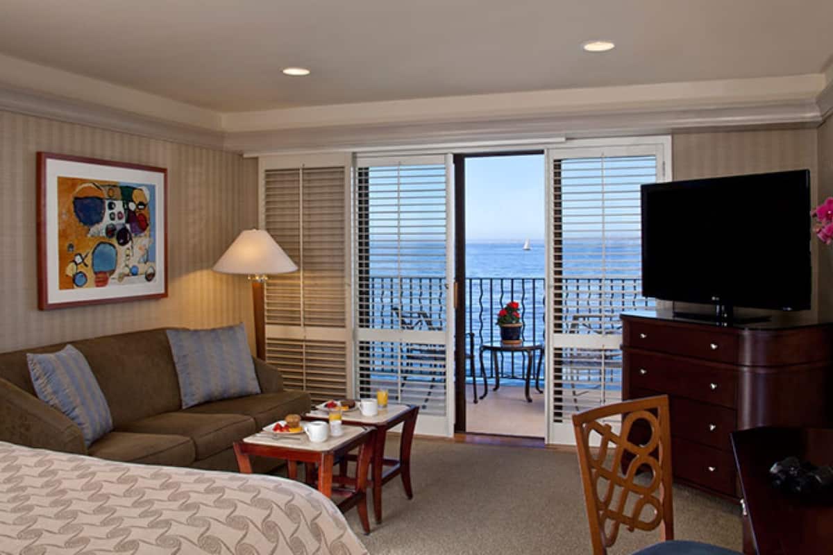 premium bedding, down duvets, minibar, in-room safe