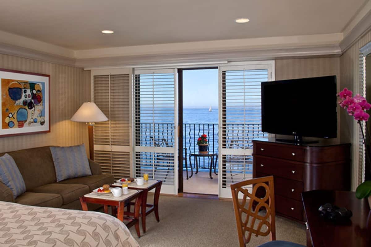 Premium bedding, down duvets, minibar, in-room safe