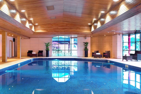 Una piscina techada. Delta Hotels by Marriott Newcastle Gateshead