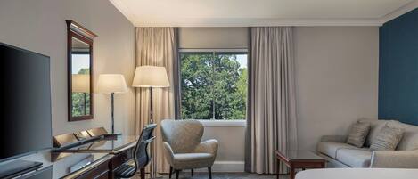 Premium bedding, in-room safe, desk, blackout drapes