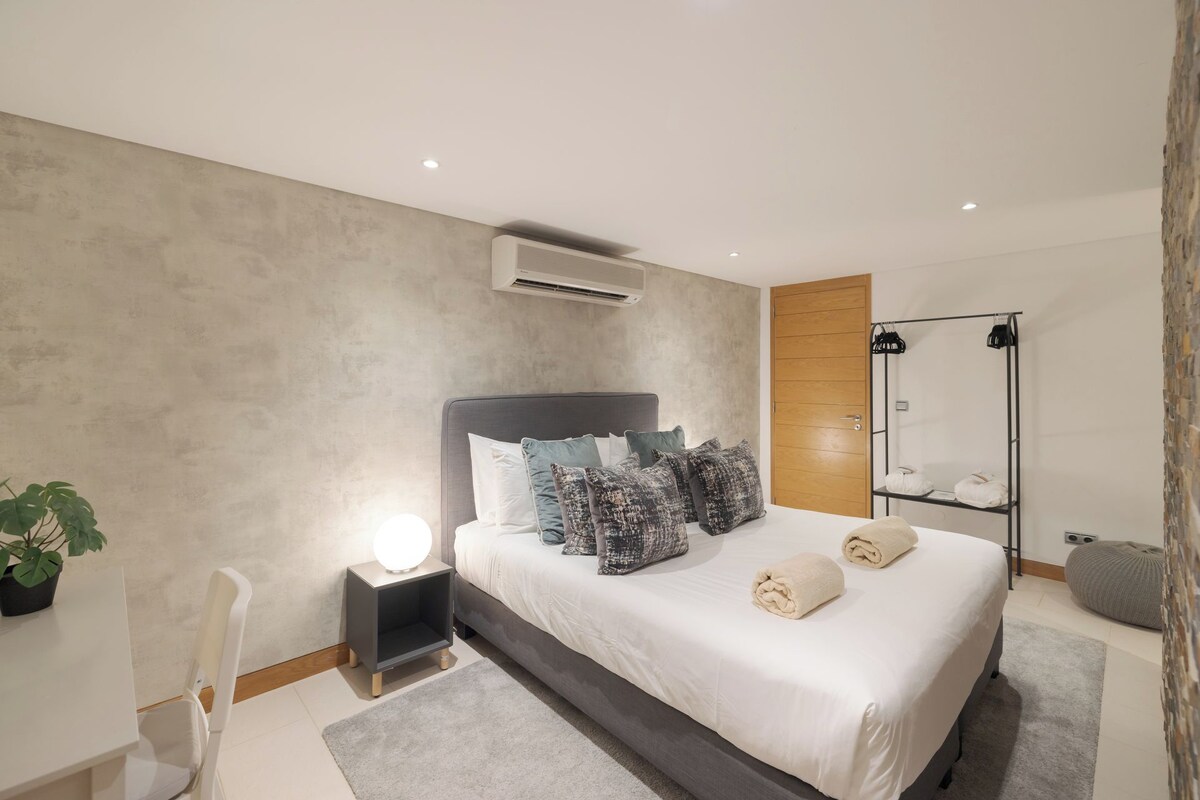 Villa Elite, 2 habitaciones, piscina privada | Espacio para trabajar con un portátil y cortinas opacas