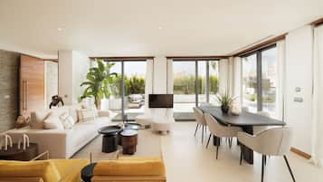 Townhouse – deluxe, 2 soverom, privat basseng | Oppholdsområde | En 40-tommers Flatskjerm-TV med digitale kanaler