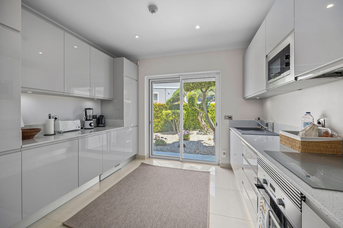 deluxe townhome, 2 bedrooms, hot tub | private kitchen | espresso maker, coffee/tea maker, electric kettle, dining tables