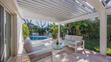 Villa Premium, 4 habitaciones, piscina privada, vistas al campo de golf | Espacio para trabajar con un portátil y cortinas opacas