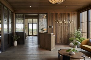 Petit déjeuner et dîner servis sur place, vue sur le golf