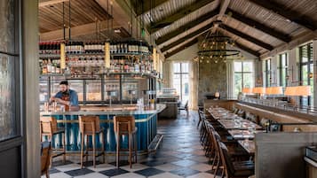 Aperto a colazione, cucina americana, con vista sul campo da golf 