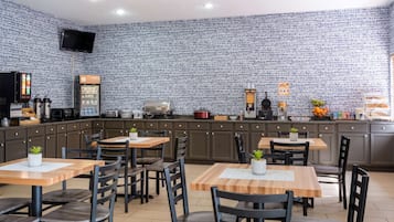 Café da manhã com buffet grátis todos os dias