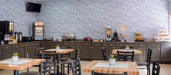 AmericInn by Wyndham Cedar Rapids North