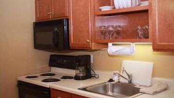 スタジオスイート クイーンベッド 1 台 禁煙 | 専用キッチン