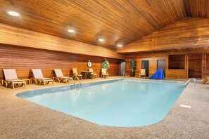 Seasonal outdoor pool, open 6:00 AM to 10:00 PM, sun loungers