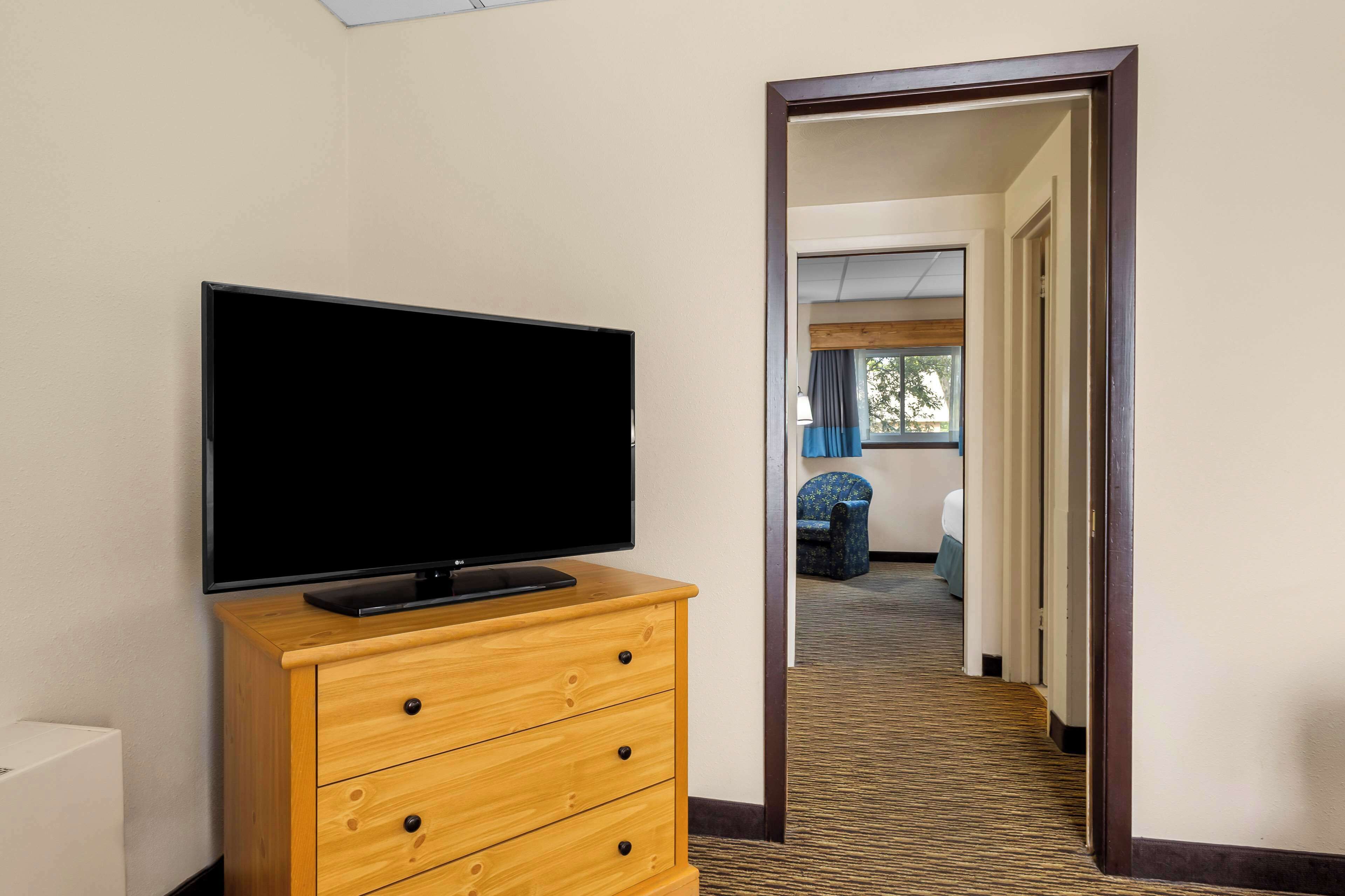 Blackout curtains, soundproofing, iron/ironing board, free WiFi