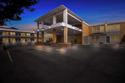 Best Western Lee's Motor Inn