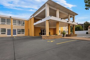 Exterior - Best Western Lee's Motor Inn (Chamberlain)