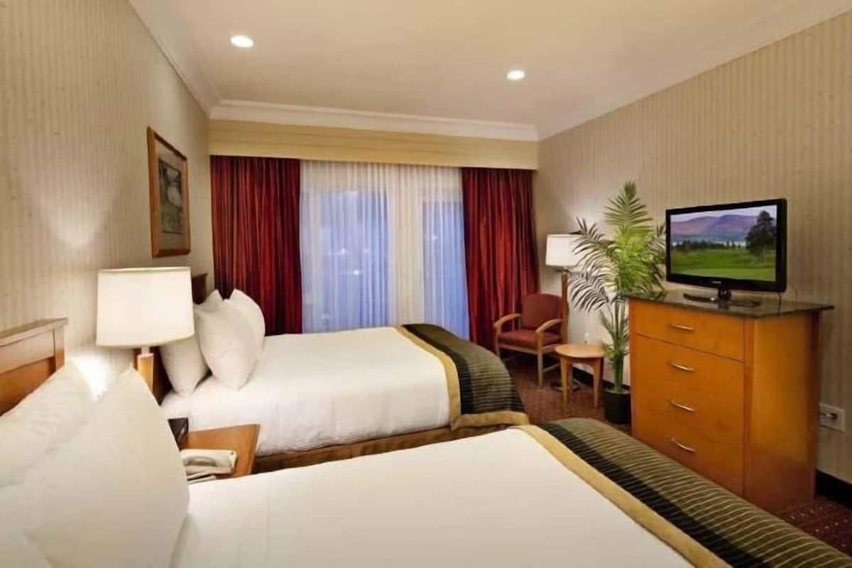Ropa de cama de alta calidad y escritorio