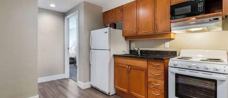 Suite, 2 Queen Beds, Non Smoking, Kitchen (Full Kitchen) | Private kitchenette | Coffee/tea maker