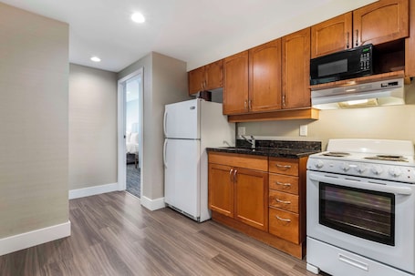 Suite, 2 Queen Beds, Non Smoking, Kitchen (Full Kitchen) | Private kitchenette | Coffee/tea maker