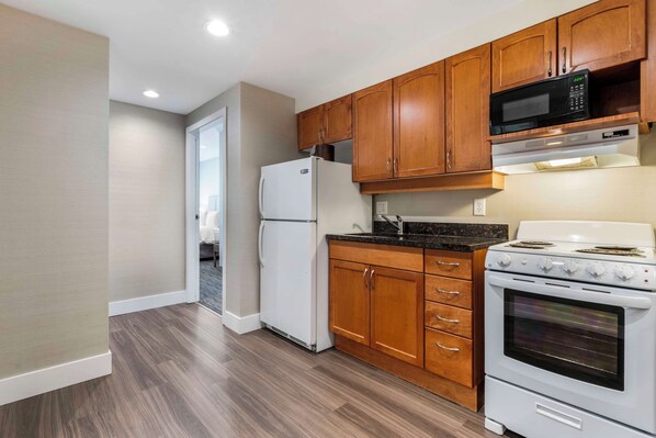 Suite, 2 Queen Beds, Non Smoking, Kitchen (Full Kitchen) | Private kitchenette | Coffee/tea maker