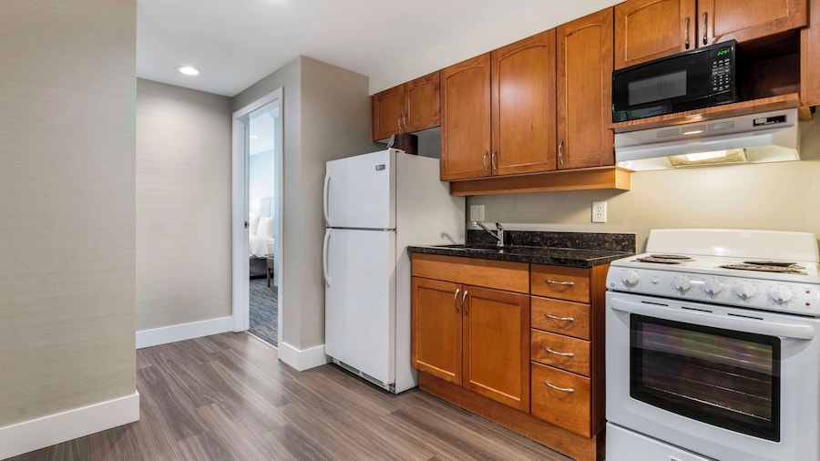 Best Western Plus Kelowna Hotel & Suites