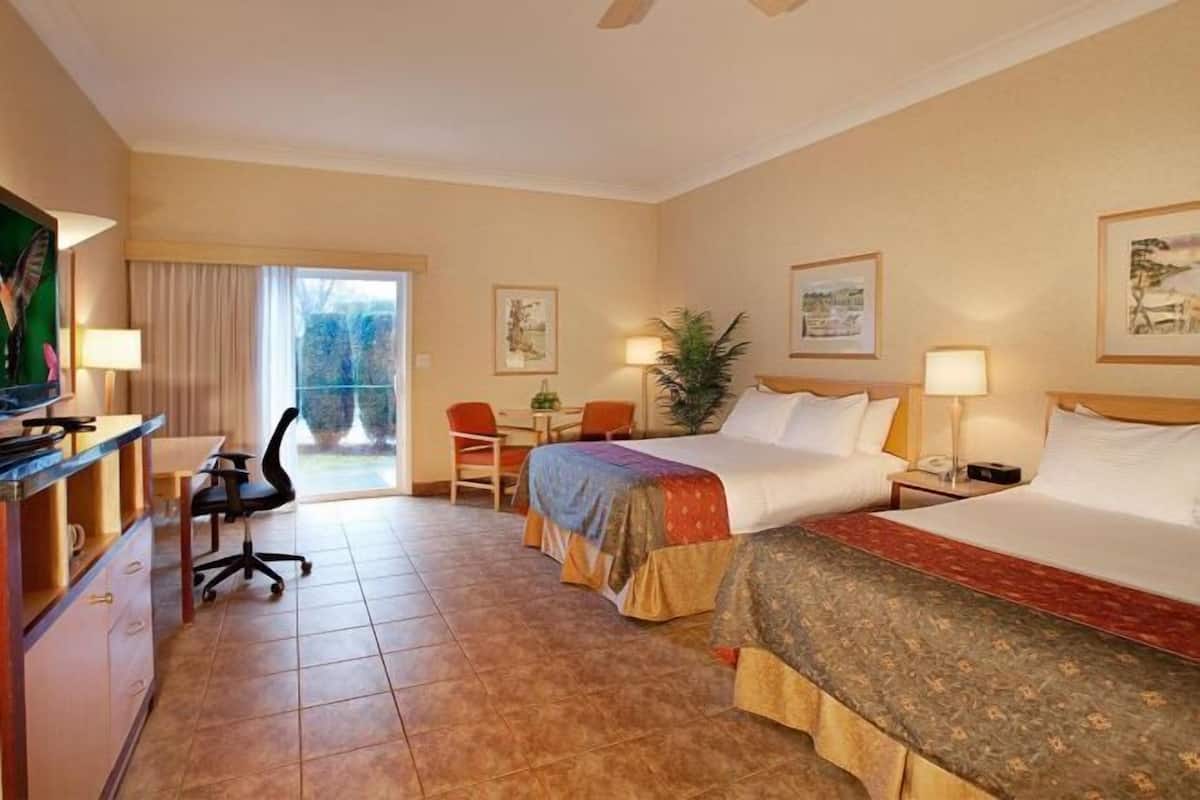 Ropa de cama de alta calidad y escritorio