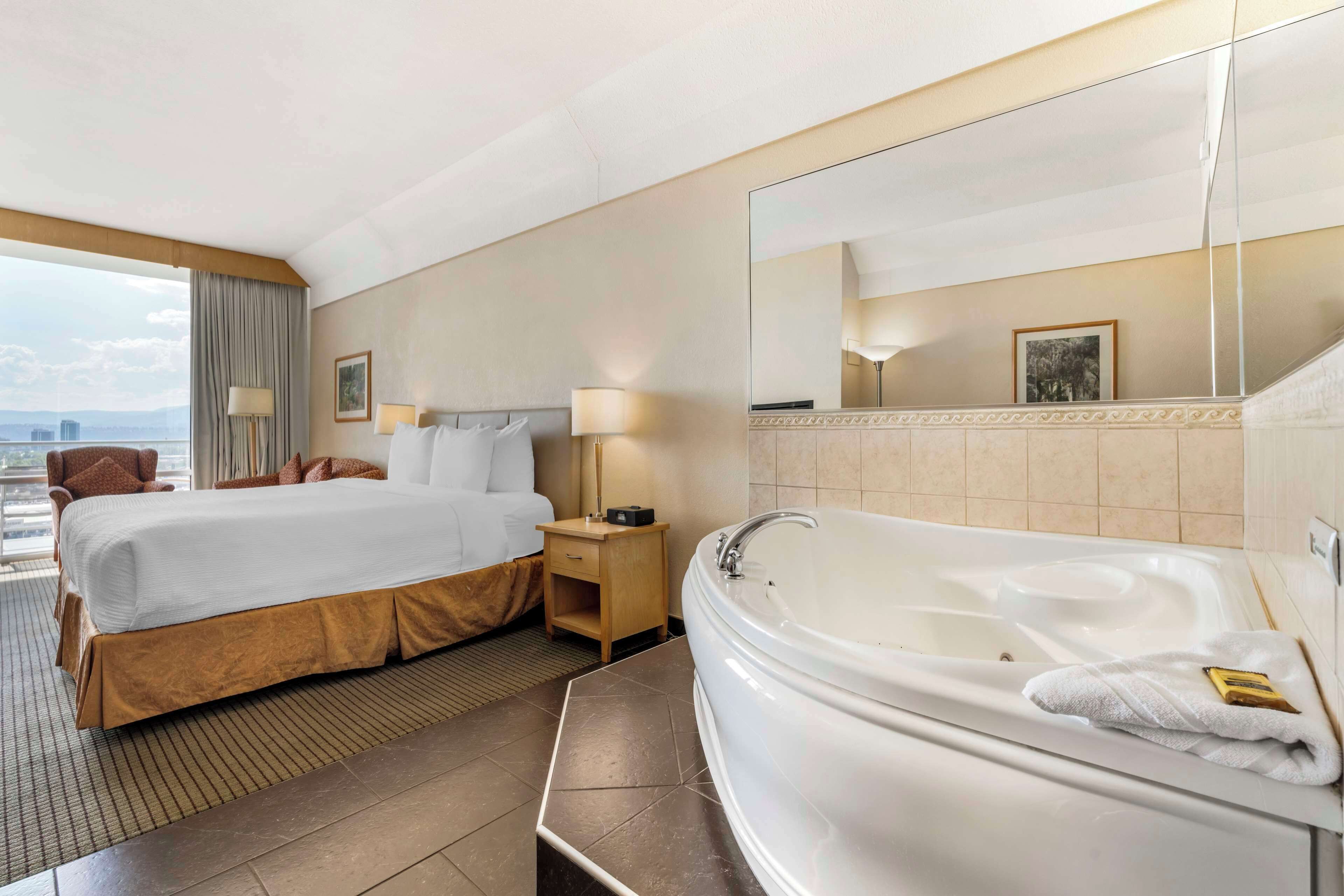 Executive Room, 1 King Bed, Non Smoking, Balcony | Premium bedding, desk, laptop workspace, blackout drapes