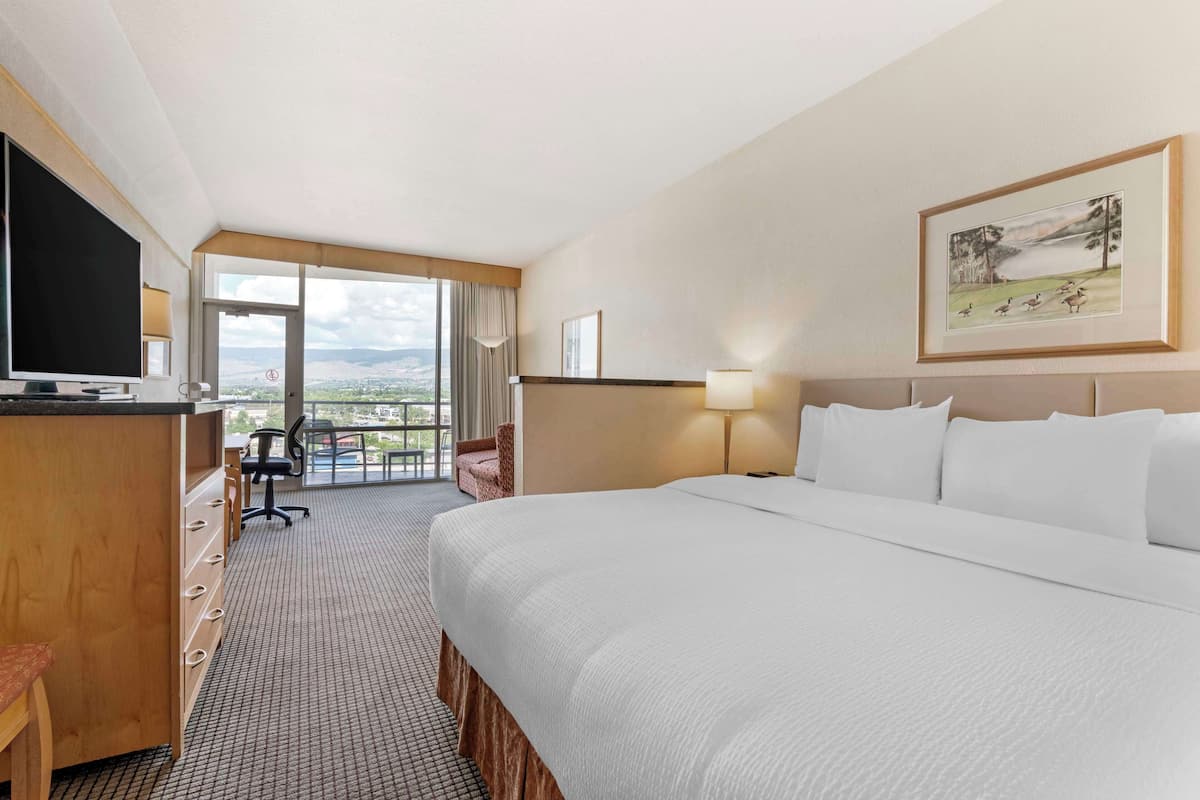 Executive Room, 1 King Bed, Balcony, Tower (with Sofabed) | Premium bedding, desk, laptop workspace, blackout curtains