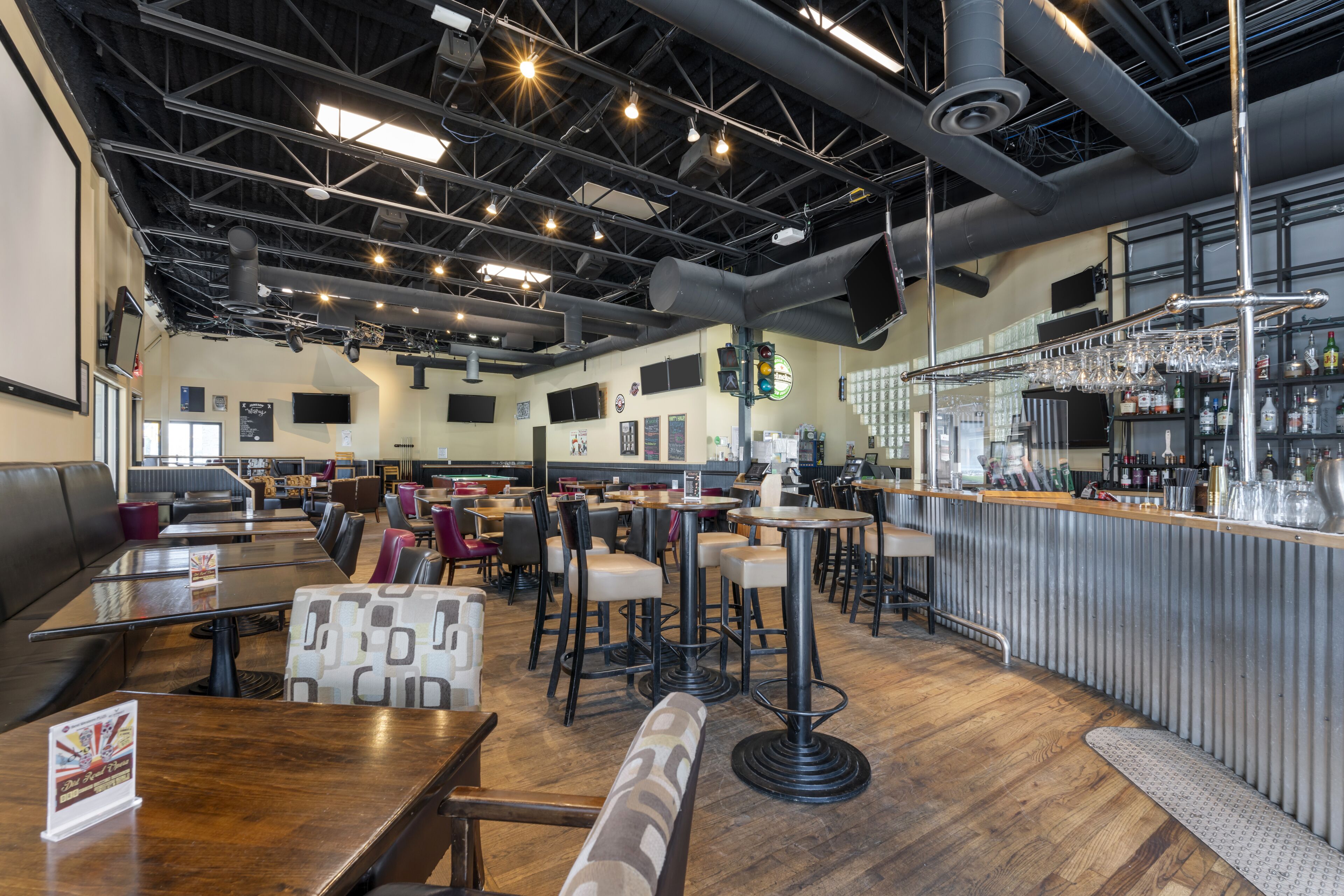 Serves lunch and dinner