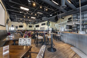 Serves lunch and dinner