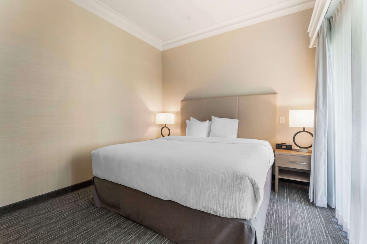 Suite, 1 King Bed, Kitchen, Courtyard View (Living Room;with Sofabed) | Premium bedding, desk, laptop workspace, blackout curtains