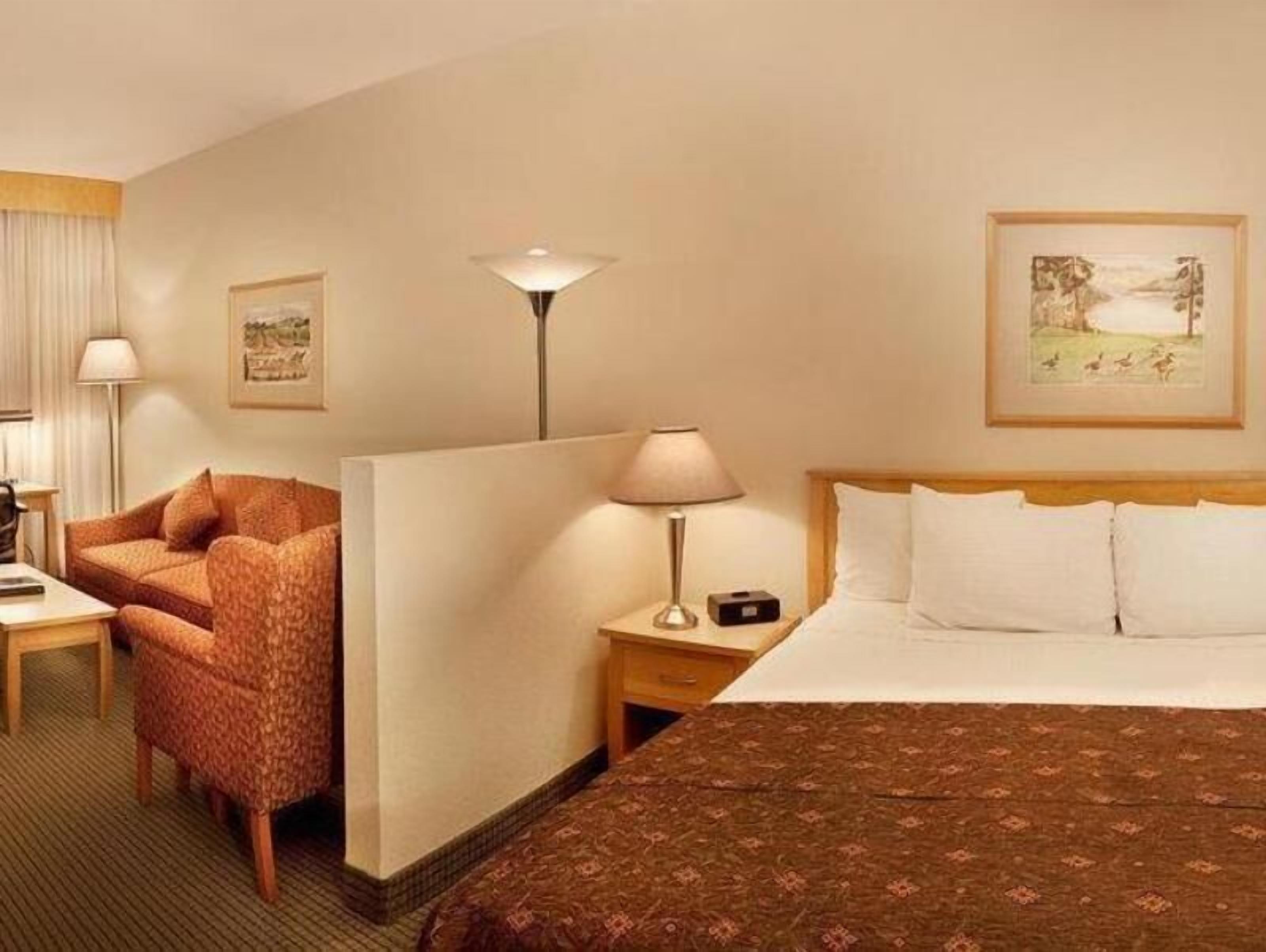 Ylelliset vuodevaatteet, työpöytä