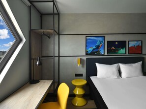 Room, 1 Double Bed | Premium bedding, down comforters, desk, laptop workspace