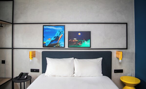 Kamer, 1 tweepersoonsbed | Luxe beddengoed, donsdekens, een bureau, een laptopwerkplek