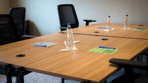 A conference table with water bottles, a chessboard, and a notepad. - ibis Styles Abidjan Marcory (Abidjan)