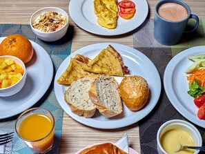 Daily buffet breakfast (USD 16 per person)