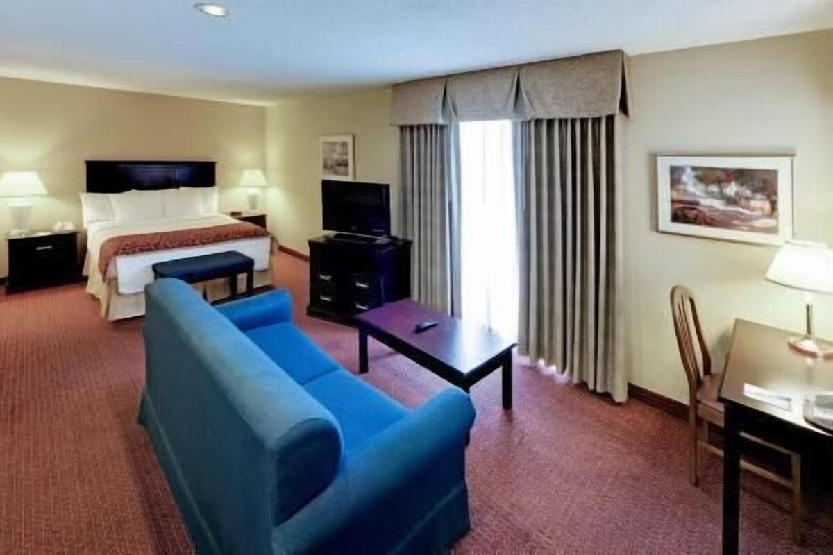 In-room safe, desk, iron/ironing board, free cribs/infant beds
