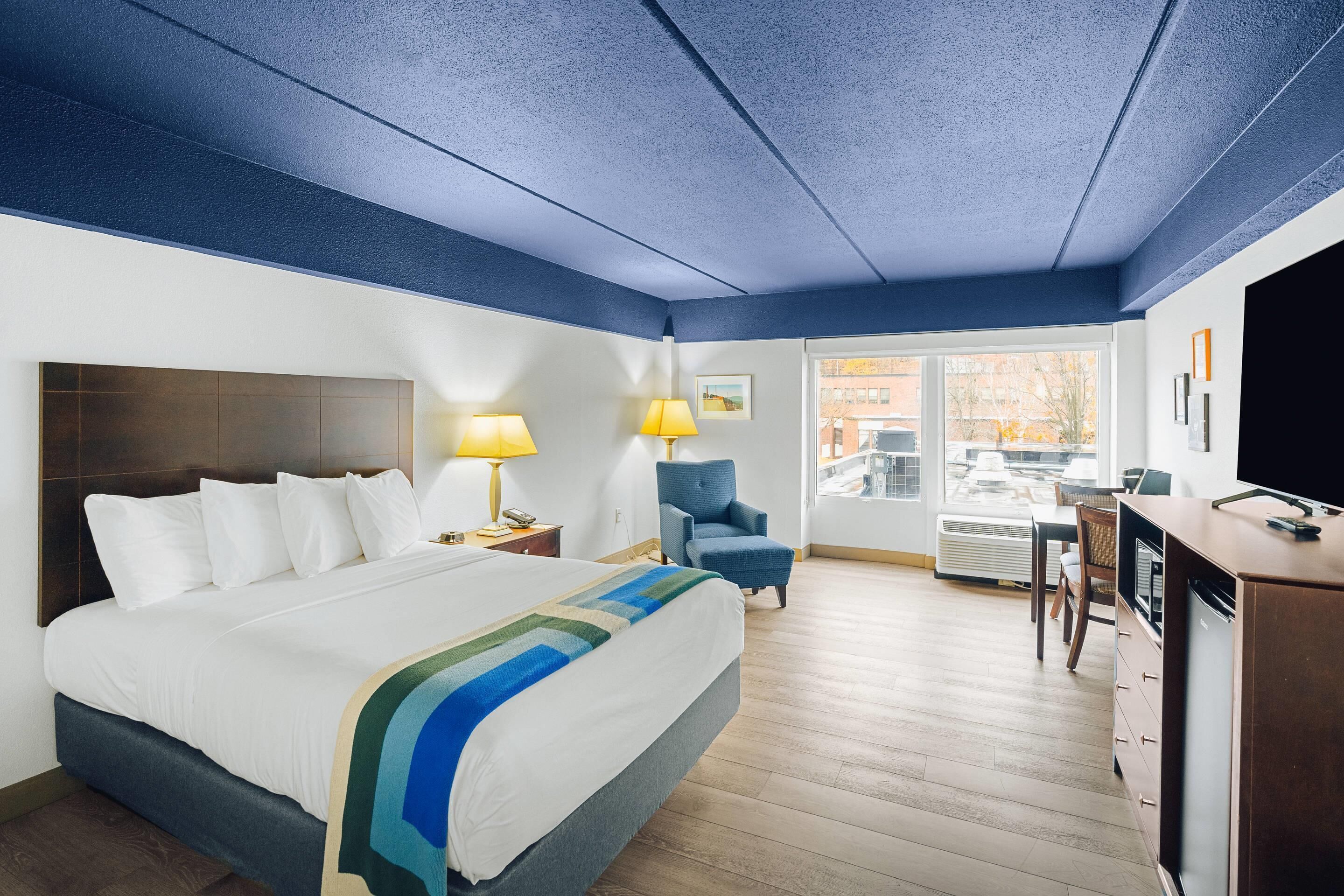 Habitación estándar, 1 cama Queen size, para no fumadores | Ropa de cama hipoalergénica y escritorio 