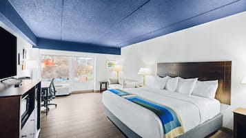 スタンダード ルーム キングベッド 1 台 禁煙 | 低刺激性寝具、デスク、ノートパソコン用作業スペース、遮光カーテン