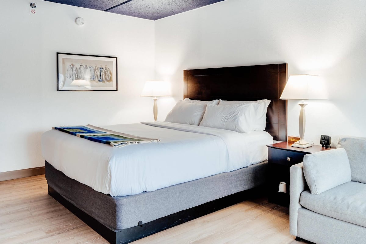 Standard Room, 1 Queen Bed, Non Smoking