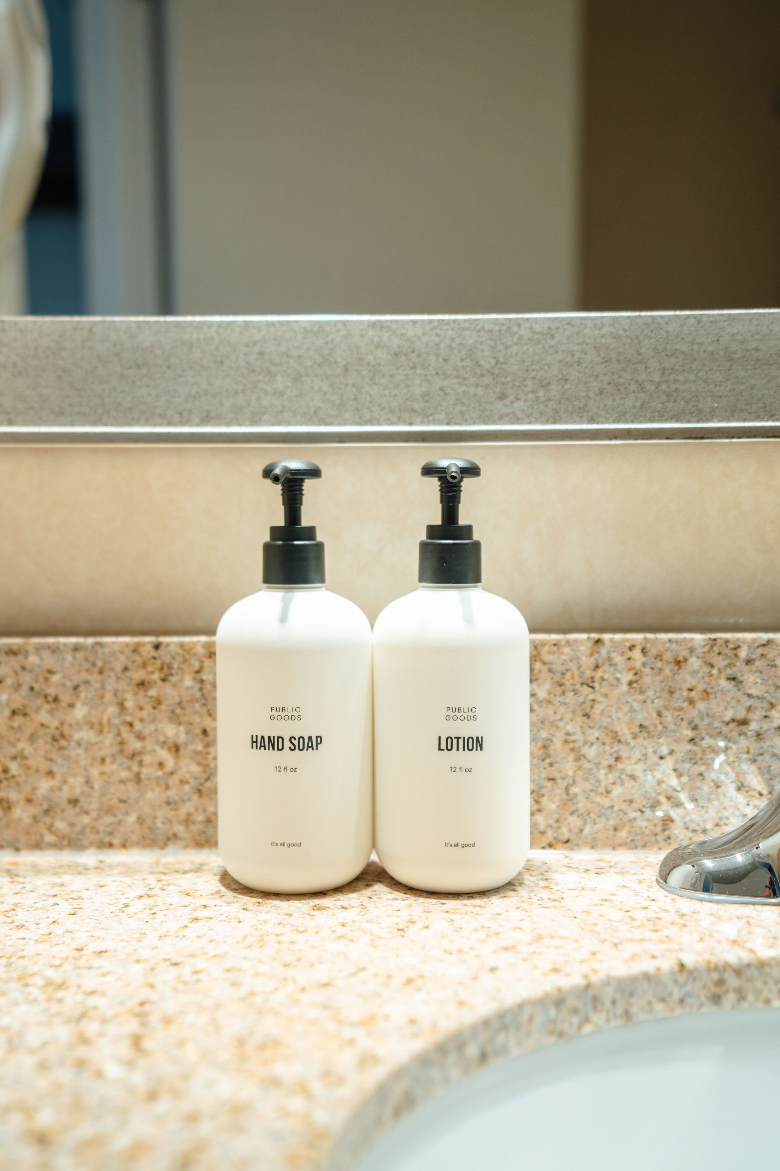 combined shower/bathtub, eco-friendly toiletries, hair dryer, towels