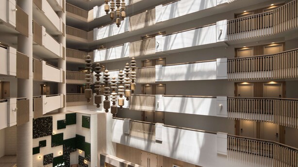 A multi-level atrium with a central seating area, balconies, and a modern design. - Hilton Santa Monica Hotel & Suites (Santa Monica)